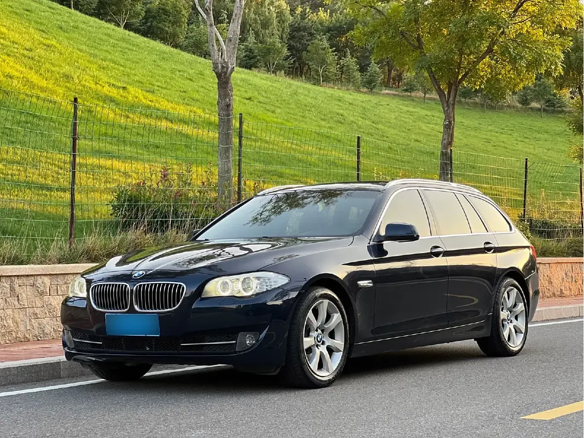 2013 BMW 5 Series 3.0L 258HP L6 8AT