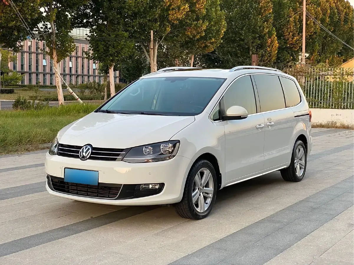 2018 Volkswagen Sharan 2.0T 220HP L4 6DCT