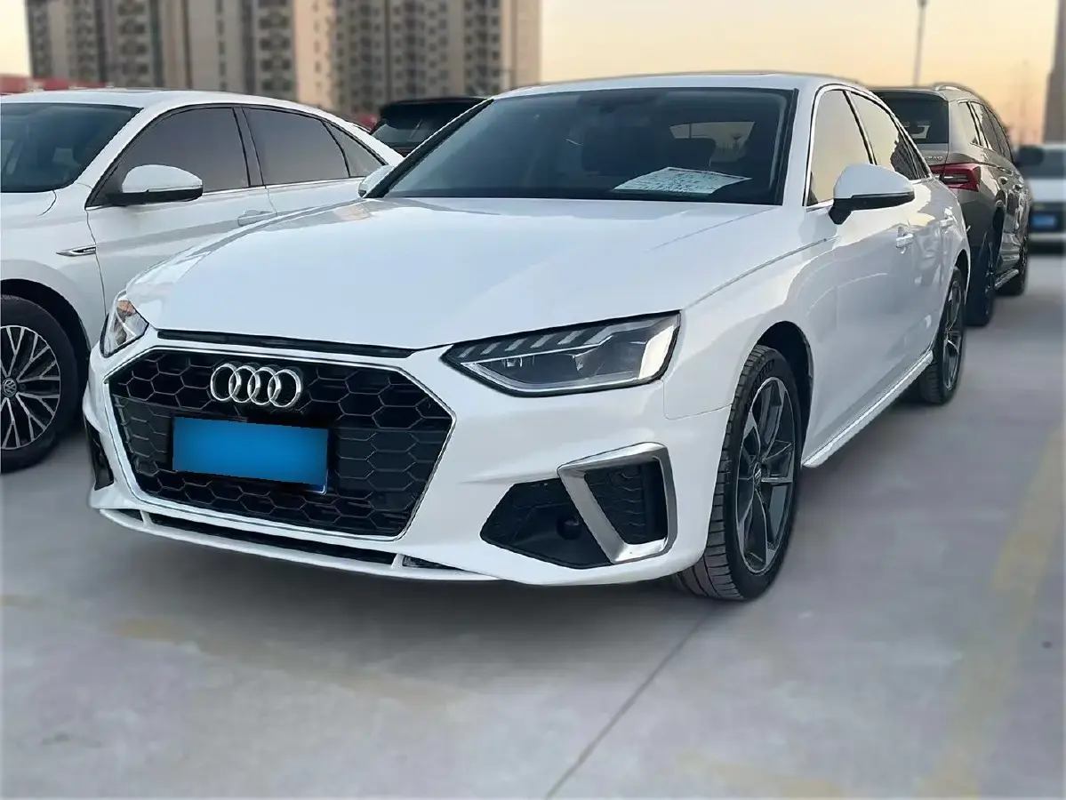 2022 Audi A4L 2.0T 190HP L4 7DCT