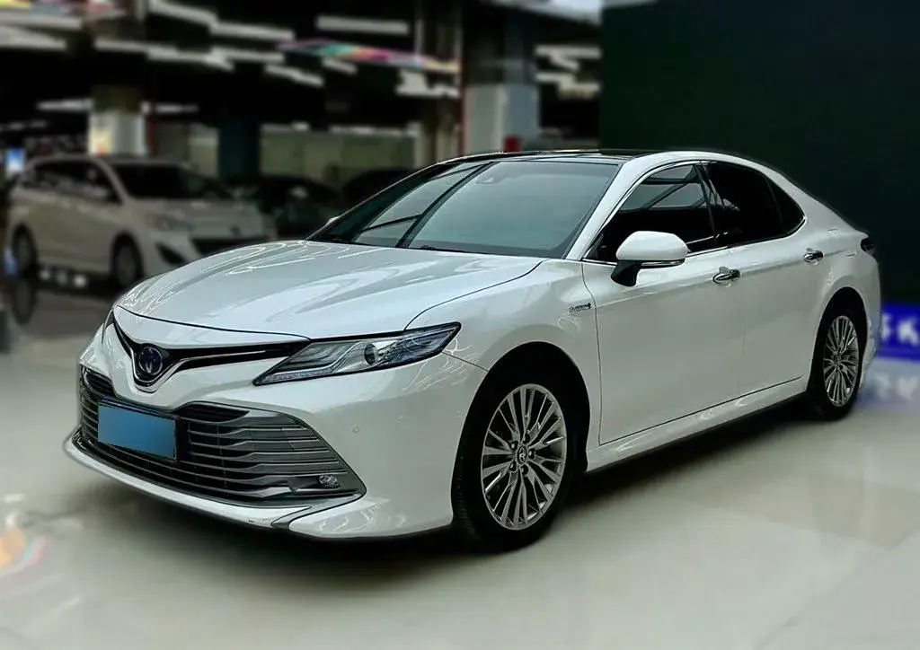 2019 Toyota Camry 2.5L 178HP L4 E-CVT Hybrid