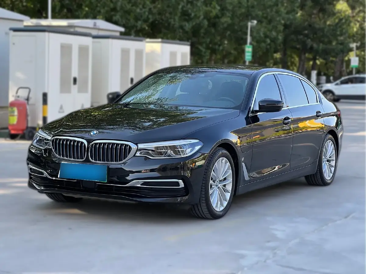 2019 BMW 5 Series 2.0T 184HP L4 8AT PHEV 13KWH
