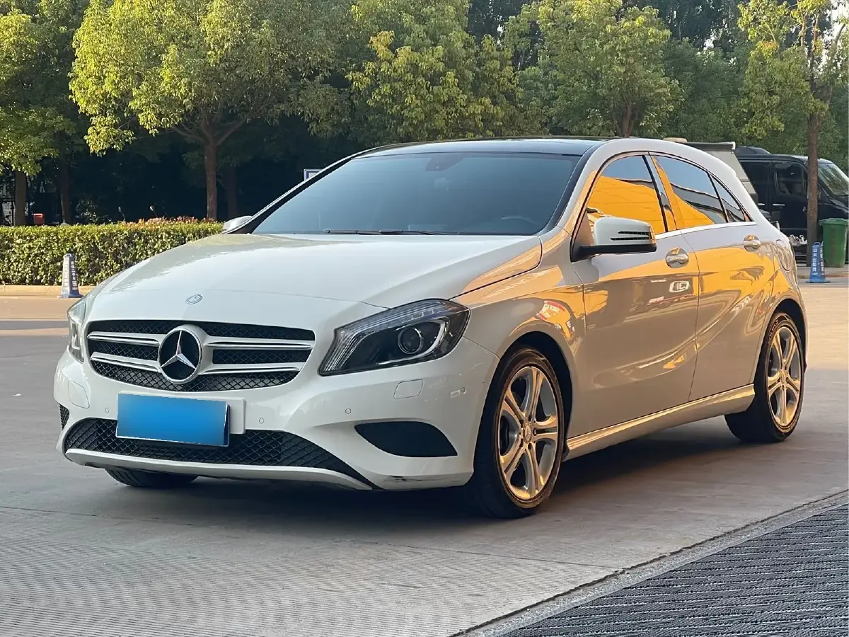 2015 Mercedes-Benz A Class 1.6T 122HP L4 7DCT