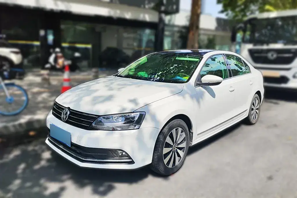 2018 Volkswagen Sagitar 1.6L 110HP L4 5MT
