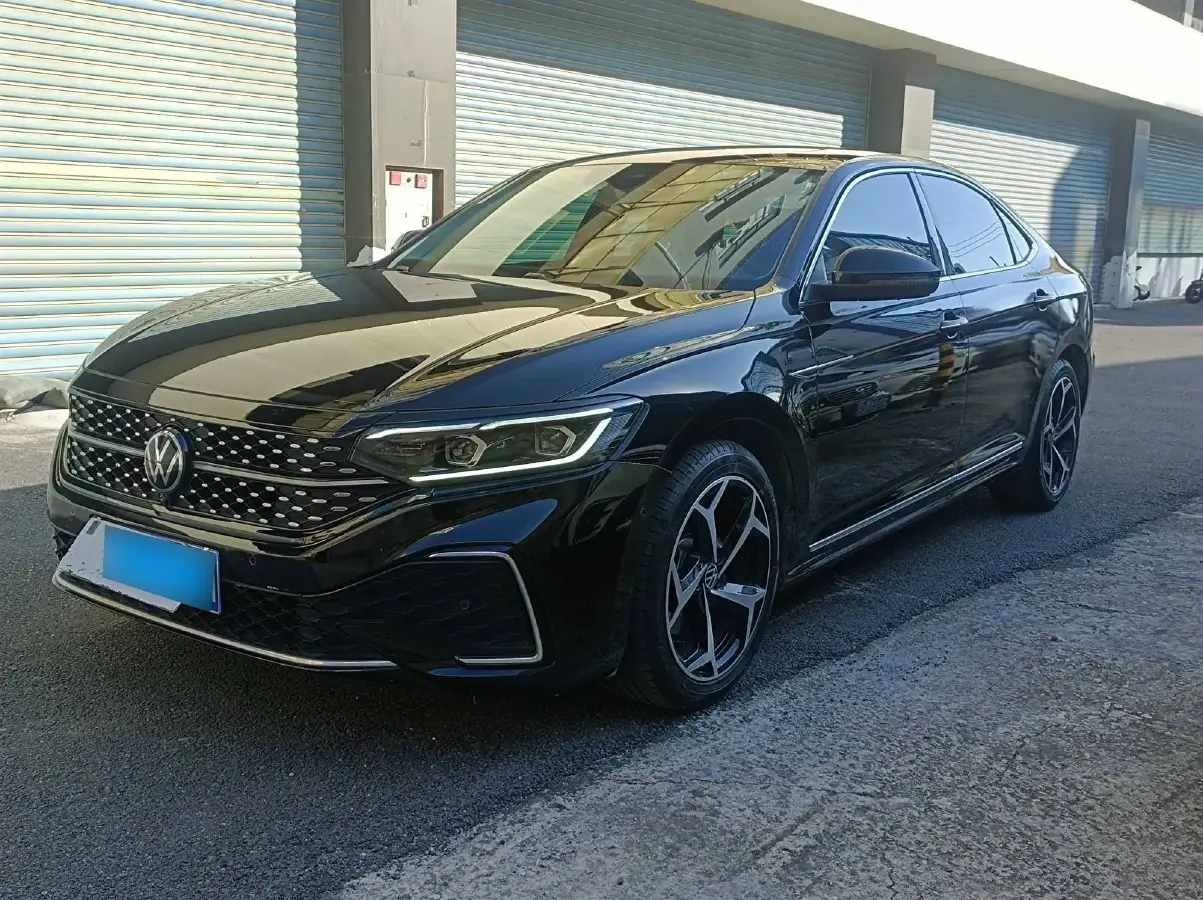 2023 Volkswagen Passat 2.0T 186HP L4 7DCT