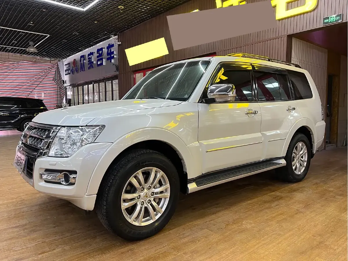 2011 Mitsubishi Pajero 3.8L 243HP V6 5AT