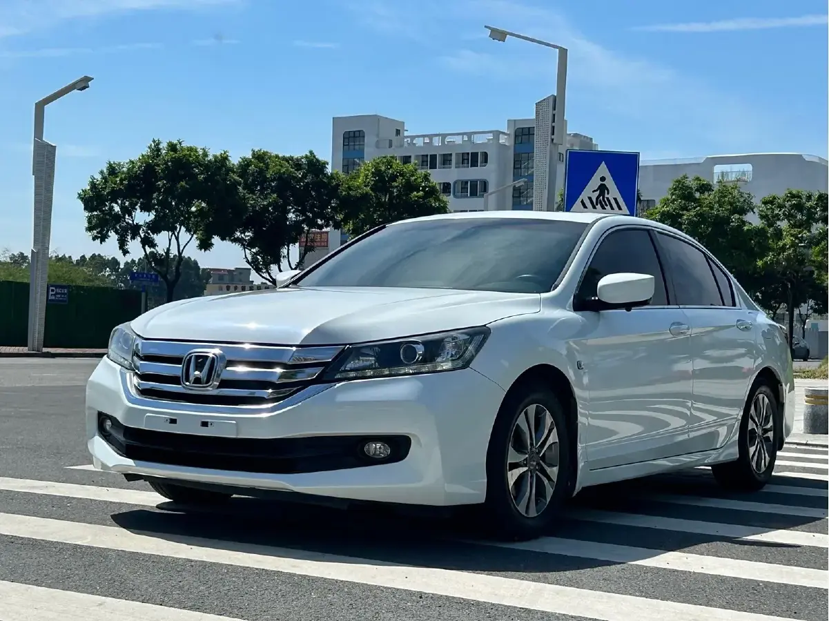 2015 Honda Accord 2.0L 155HP L4 CVT