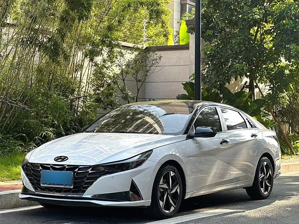 2022 Hyundai Elantra 1.5L 115HP L4 CVT