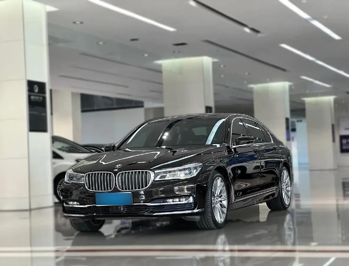 2017 BMW 7 Series 3.0T 326HP L6 8AT