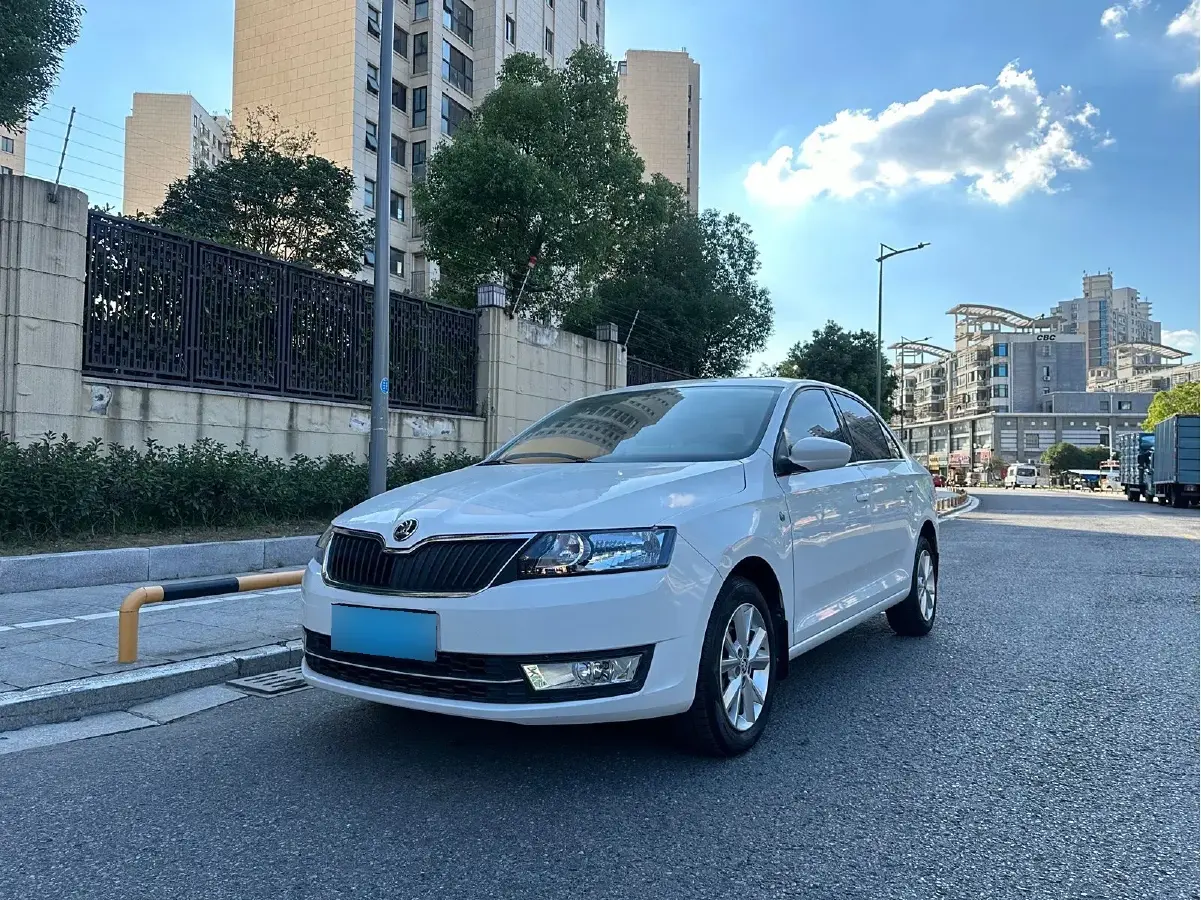 2015 Skoda Rapid 1.6L 110HP L4 5MT