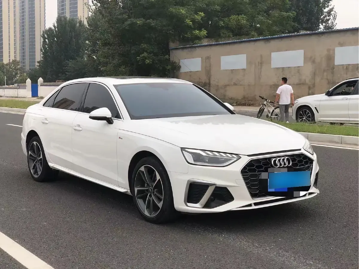 2022 Audi A4L 2.0T 190HP L4 7DCT