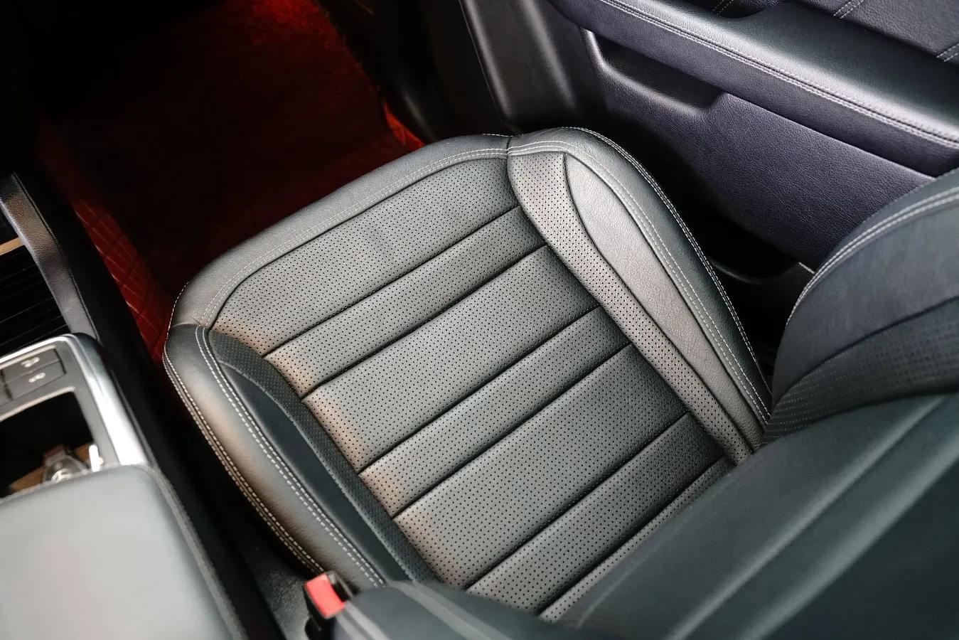 2012 Mercedes-Benz M AMG 5.5T 525HP V8 7AT,autocango,china used car exporter,china ev exporter,chinese used car exporter,chinese used ev exporter