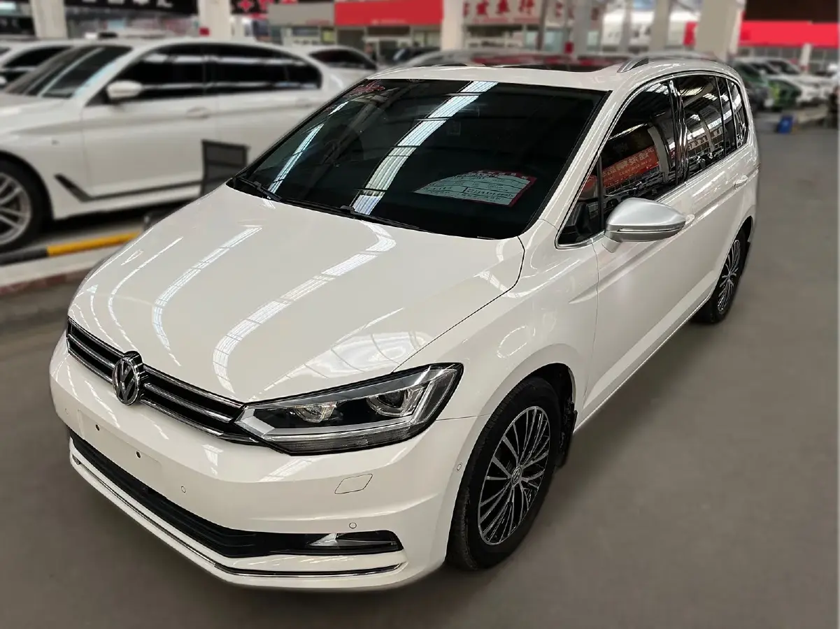 2016 Volkswagen Touran 1.4T 150HP L4 7DCT