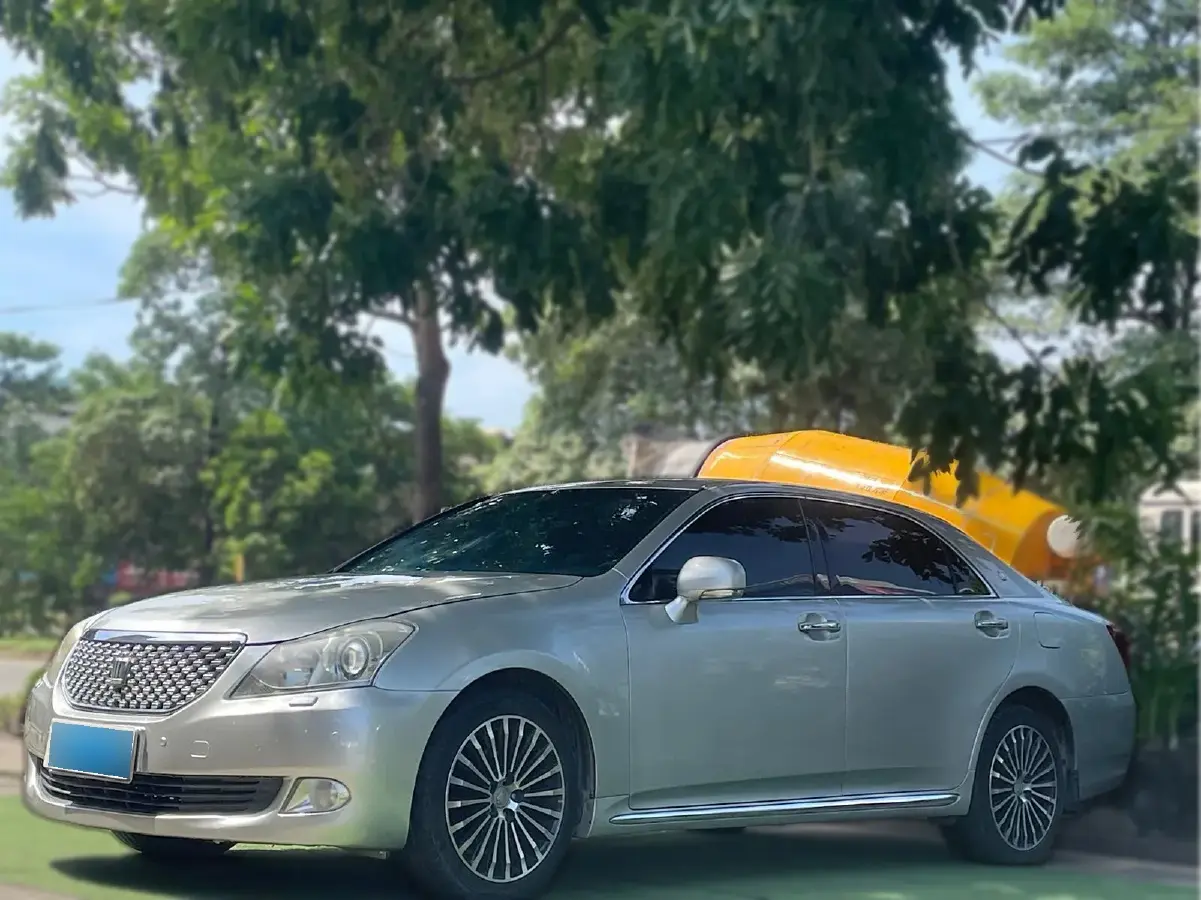 2010 Toyota Crown 2.5L 193HP V6 6AT