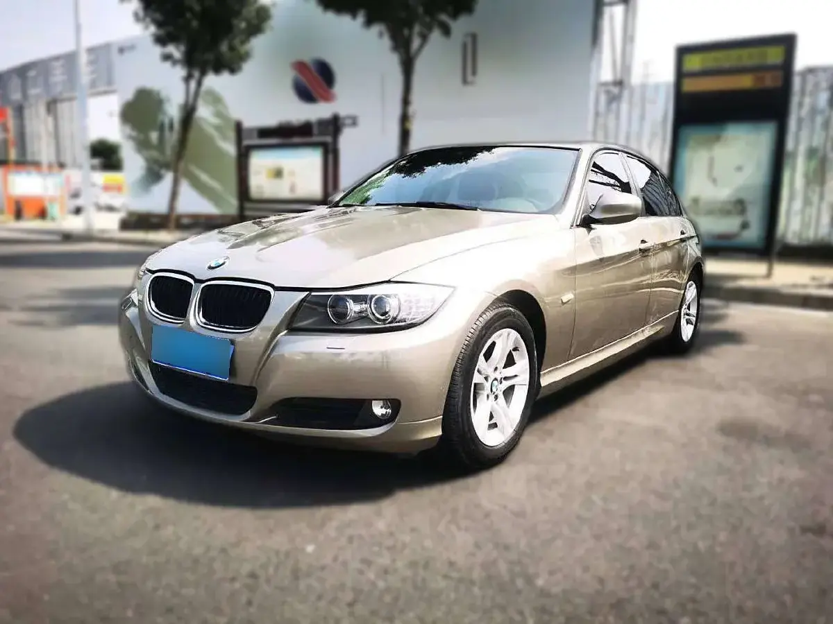 2012 BMW 3 Series 2.0L 136HP L4 6AT