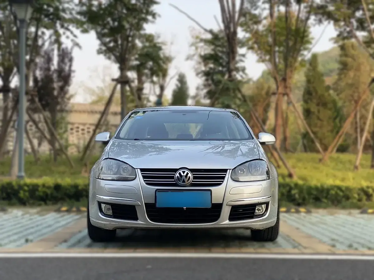 2011 Volkswagen Sagitar 1.4T 131HP L4 7DCT