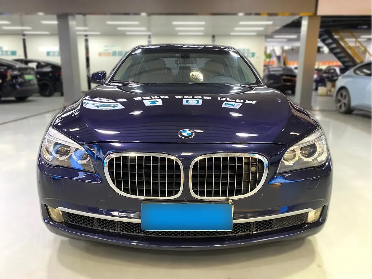 2009 BMW 7 Series 3.0T 326HP L6 6AT