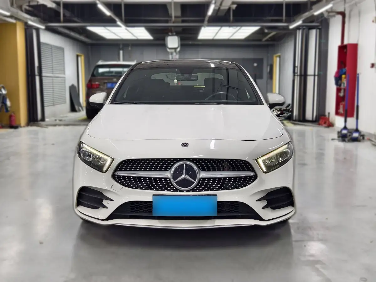 2019 Mercedes-Benz A Class 1.3T 163HP L4 7DCT