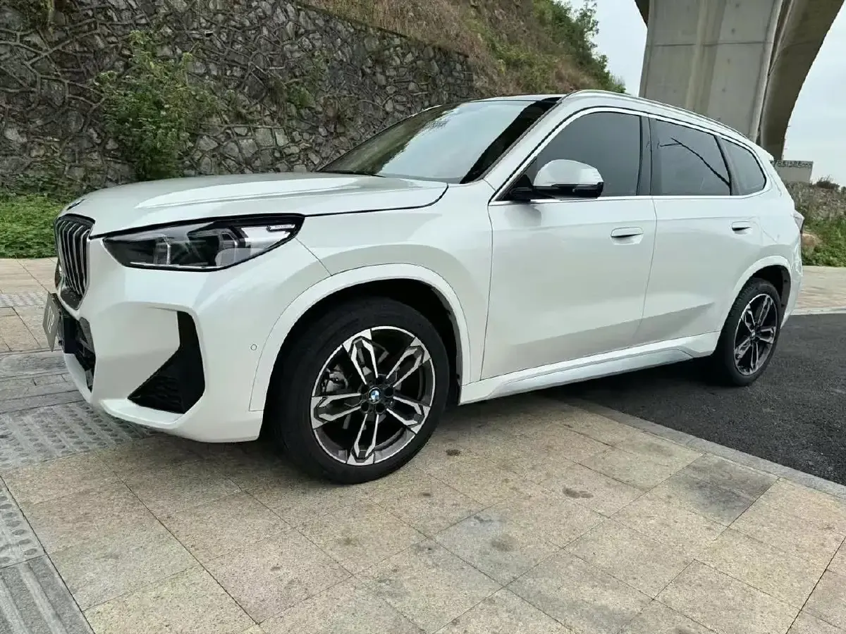 2023 BMW X1 2.0T 204HP L4 7DCT