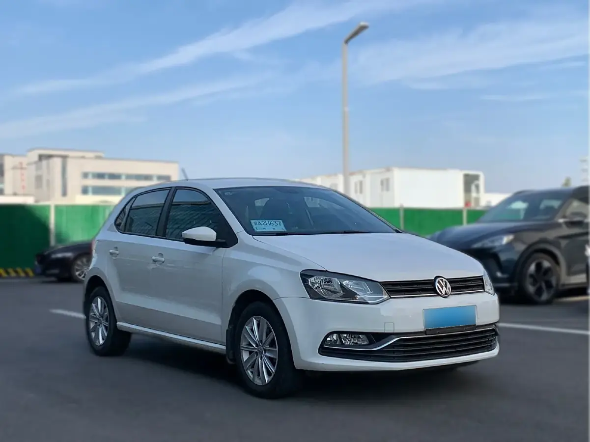 2014 Volkswagen Polo 1.4L 90HP L4 6AT