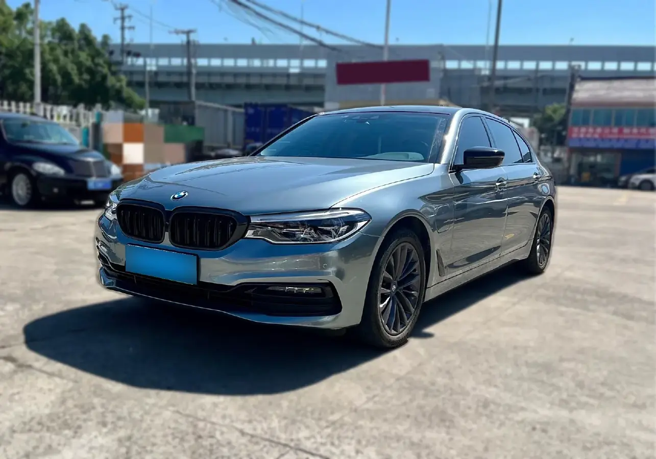 2019 BMW 5 Series 2.0T 184HP L4 8AT PHEV 13KWH