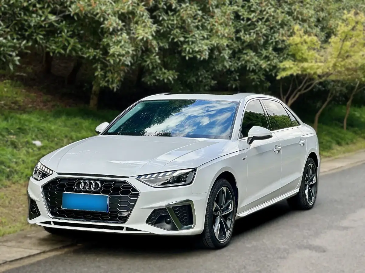 2022 Audi A4L 2.0T 190HP L4 7DCT