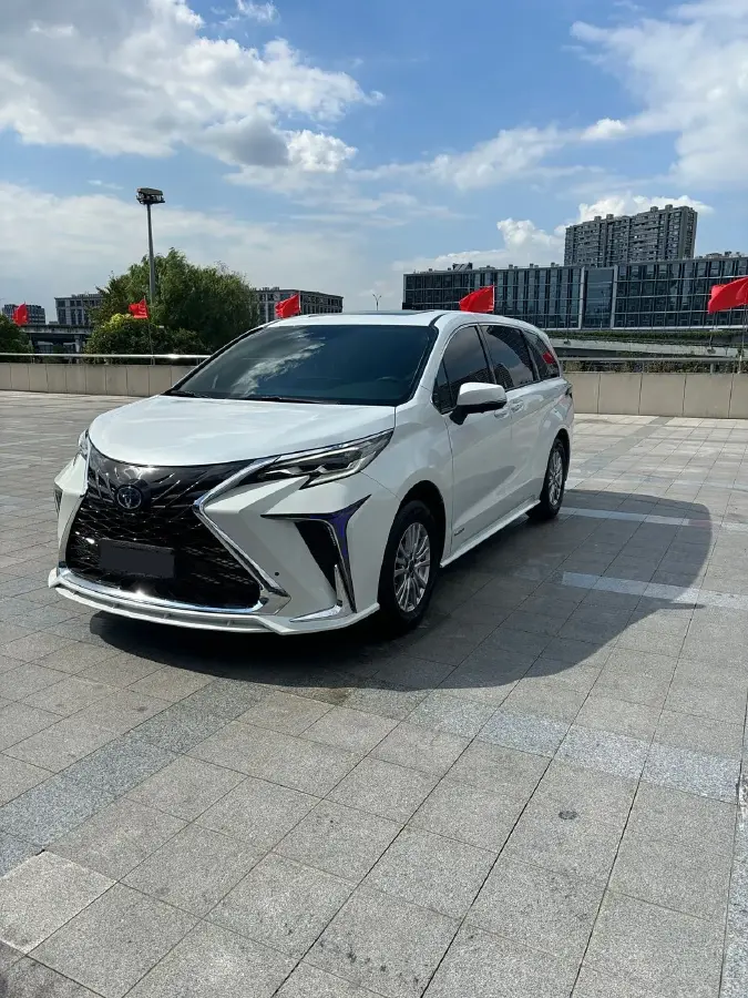 2021 Toyota Sienna 2.5L 192HP L4 E-CVT Hybrid
