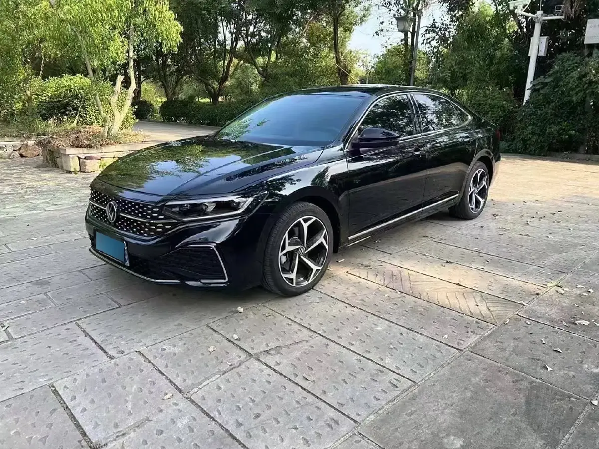 2023 Volkswagen Passat 2.0T 186HP L4 7DCT