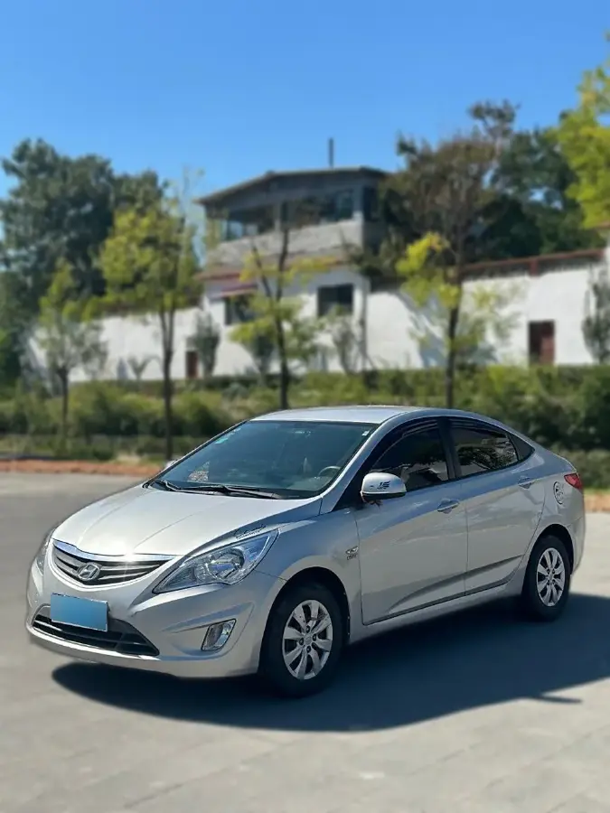 2010 Hyundai Reina 1.4L 107HP L4 5MT