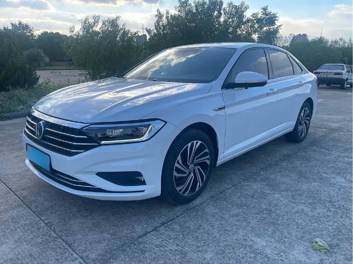 2021 Volkswagen Sagitar 1.2T 116HP L4 7DCT