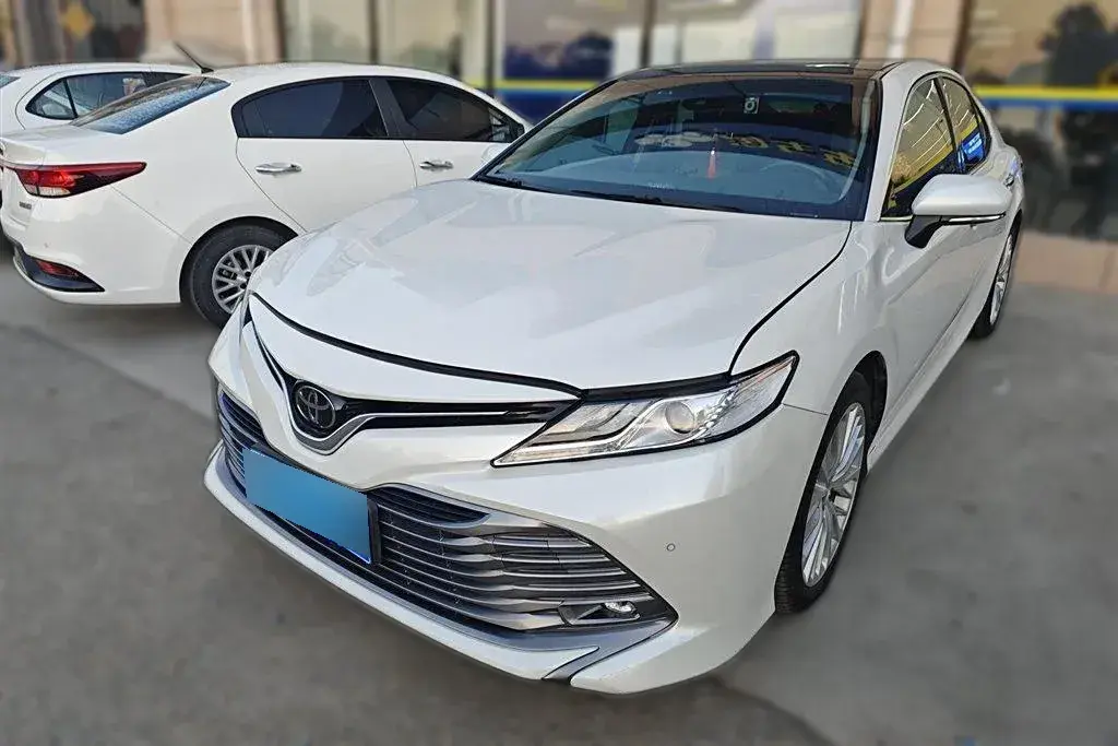 2018 Toyota Camry 2.5L 209HP L4 8AT