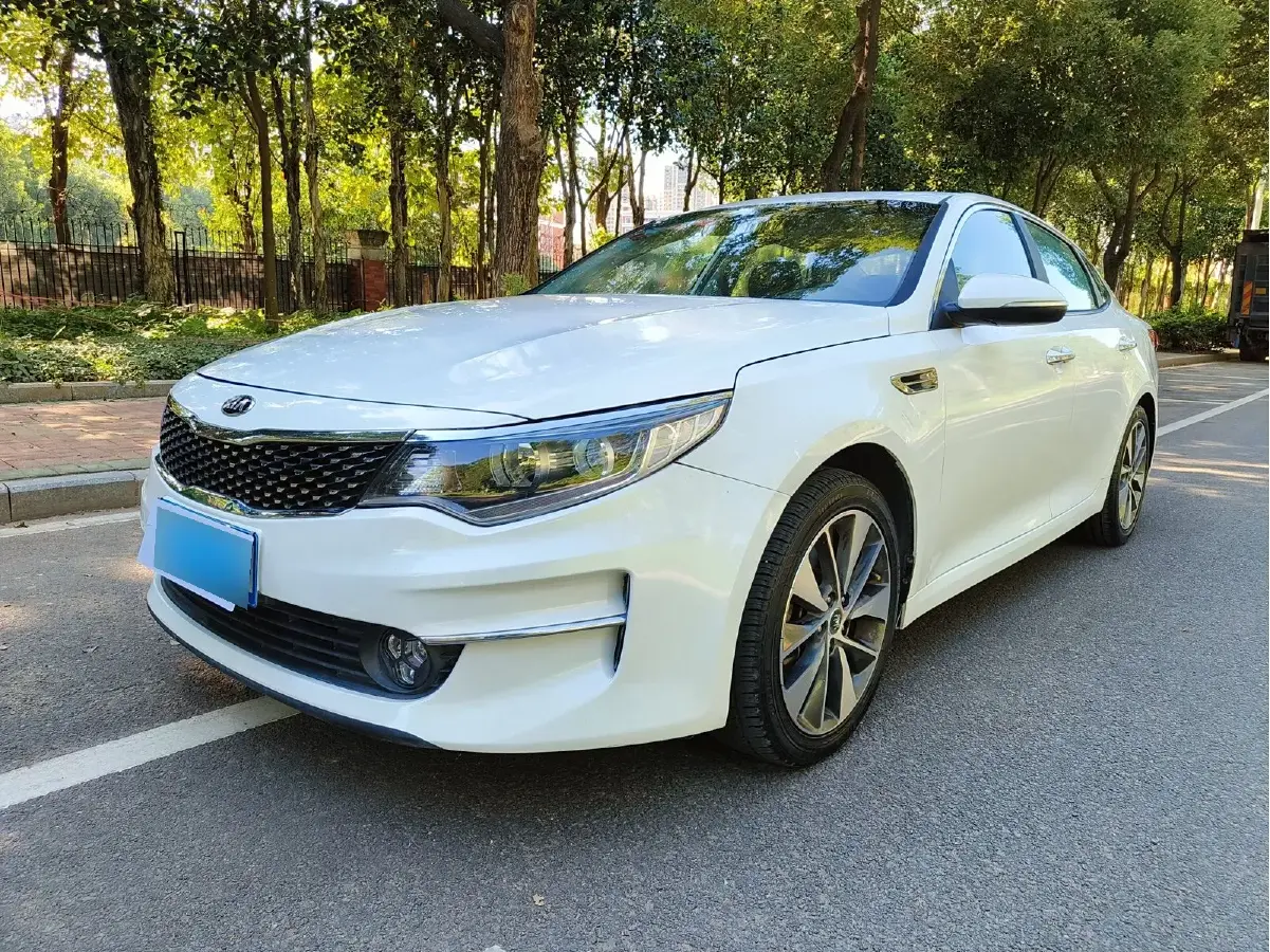 2017 Kia K5 2.0L 161HP L4 6AT
