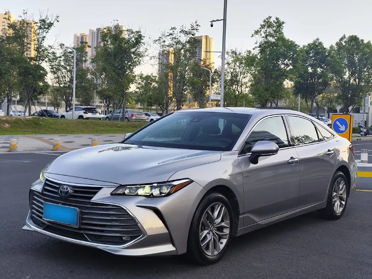 2019 Toyota Avalon 2.5L 178HP L4 E-CVT Hybrid