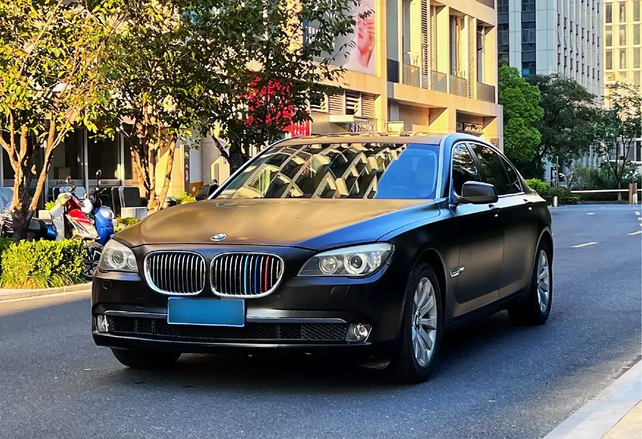 2011 BMW 7 Series 3.0T 326HP L6 6AT