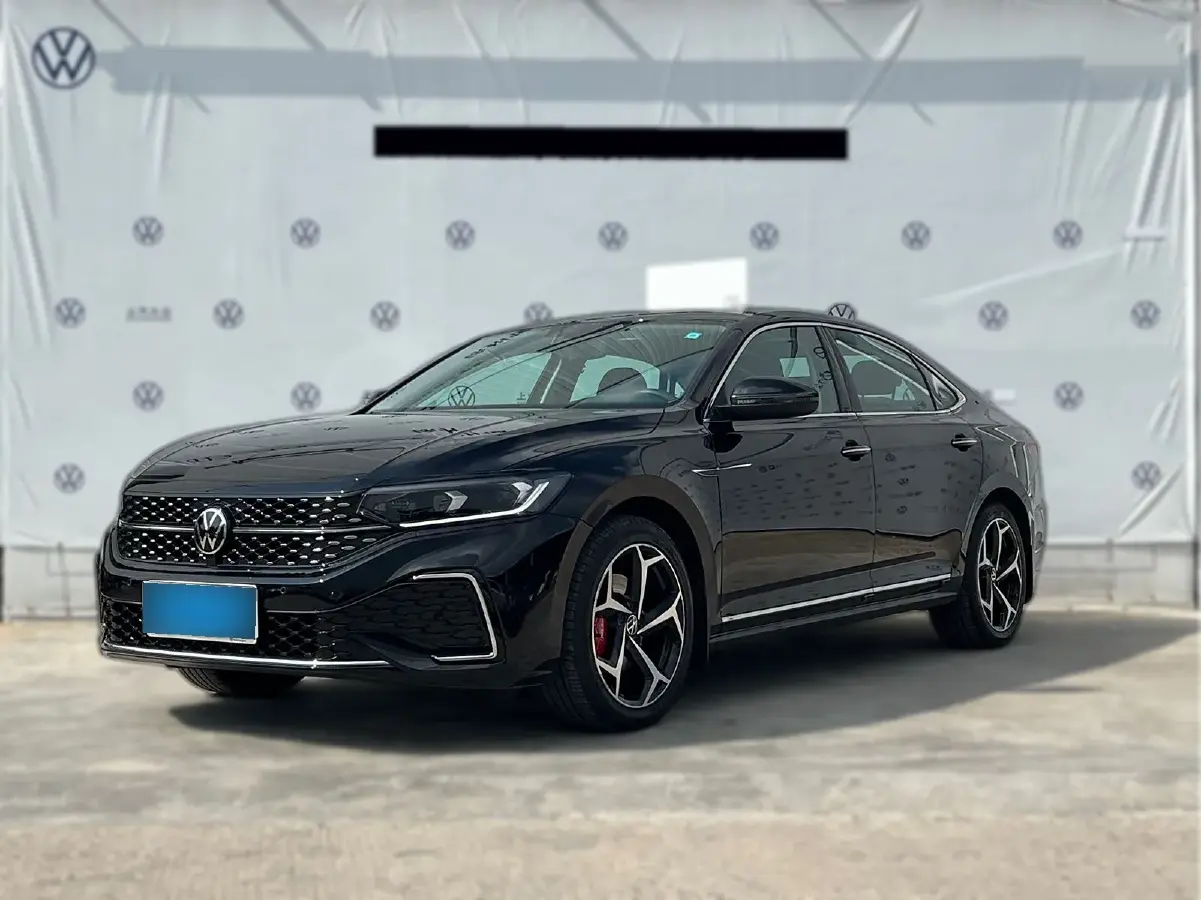 2023 Volkswagen Passat 2.0T 186HP L4 7DCT