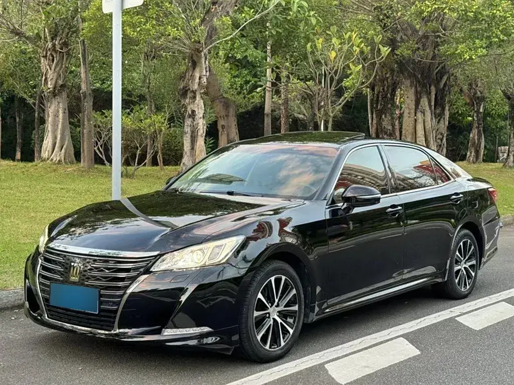 2018 Toyota Crown 2.0T 235HP L4 8AT