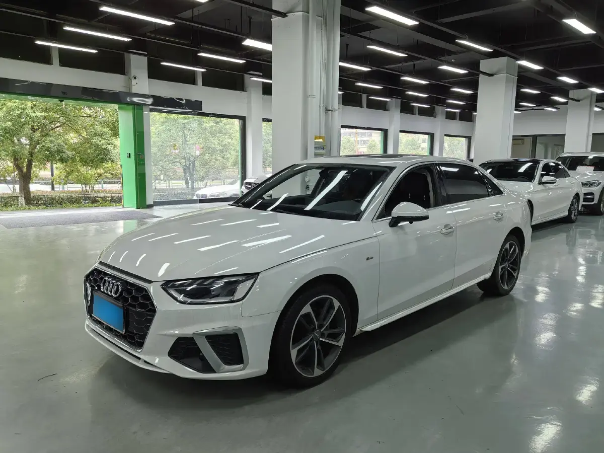 2022 Audi A4L 2.0T 190HP L4 7DCT
