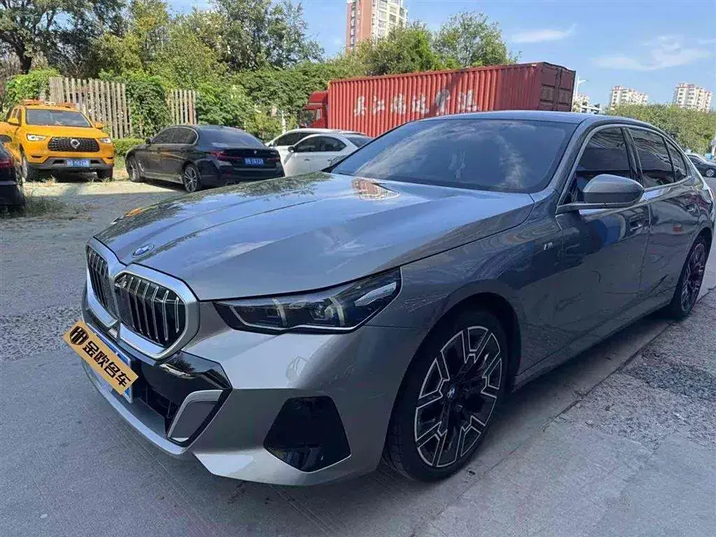 2024 BMW 5 Series 2.0T 258HP L4 8AT