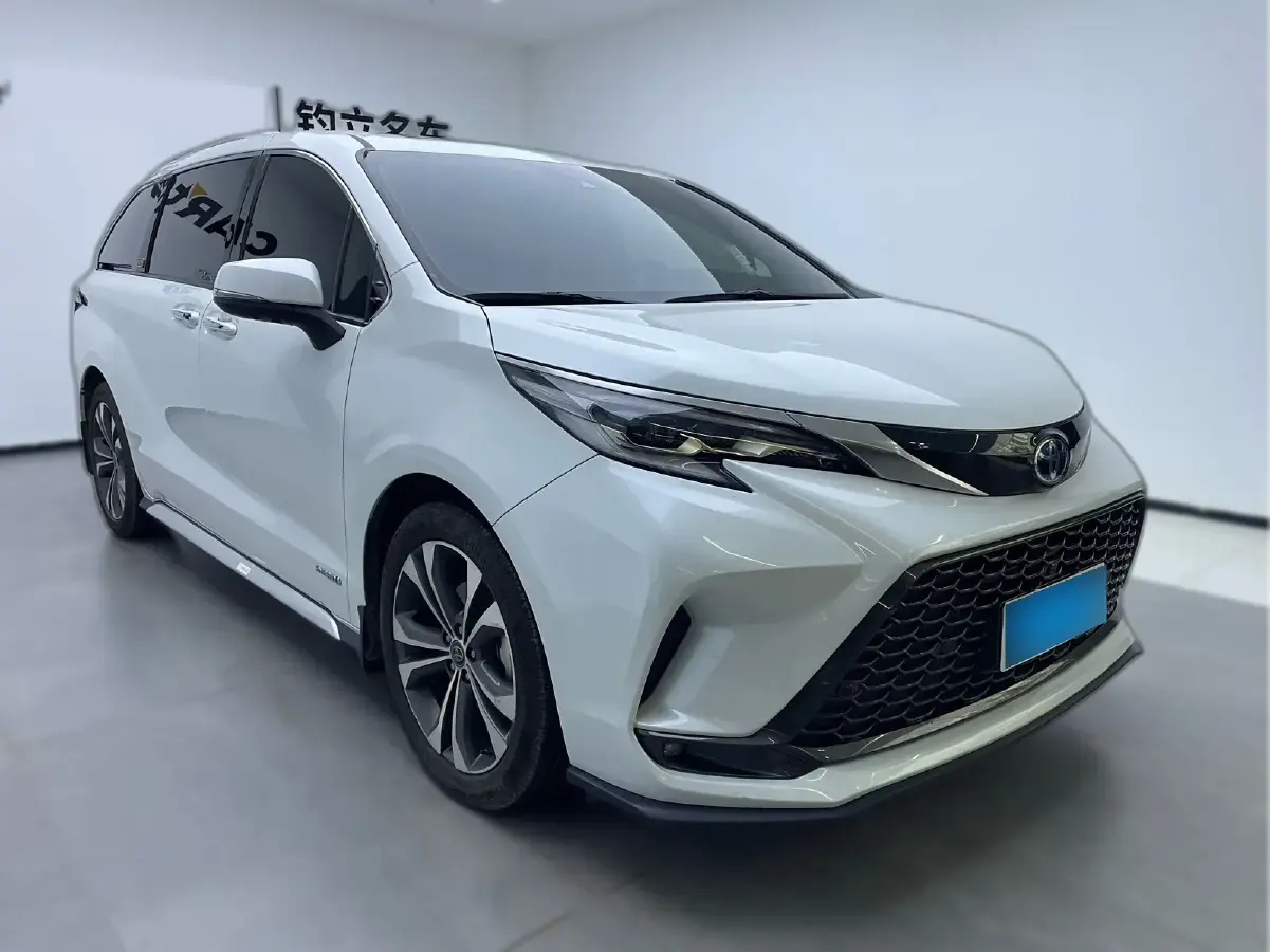 2023 Toyota Granvia 2.5L 189HP L4 E-CVT Hybrid