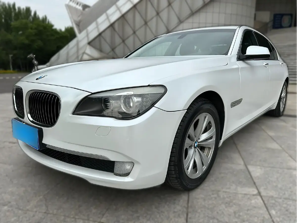 2011 BMW 7 Series 3.0L 258HP L6 6AT