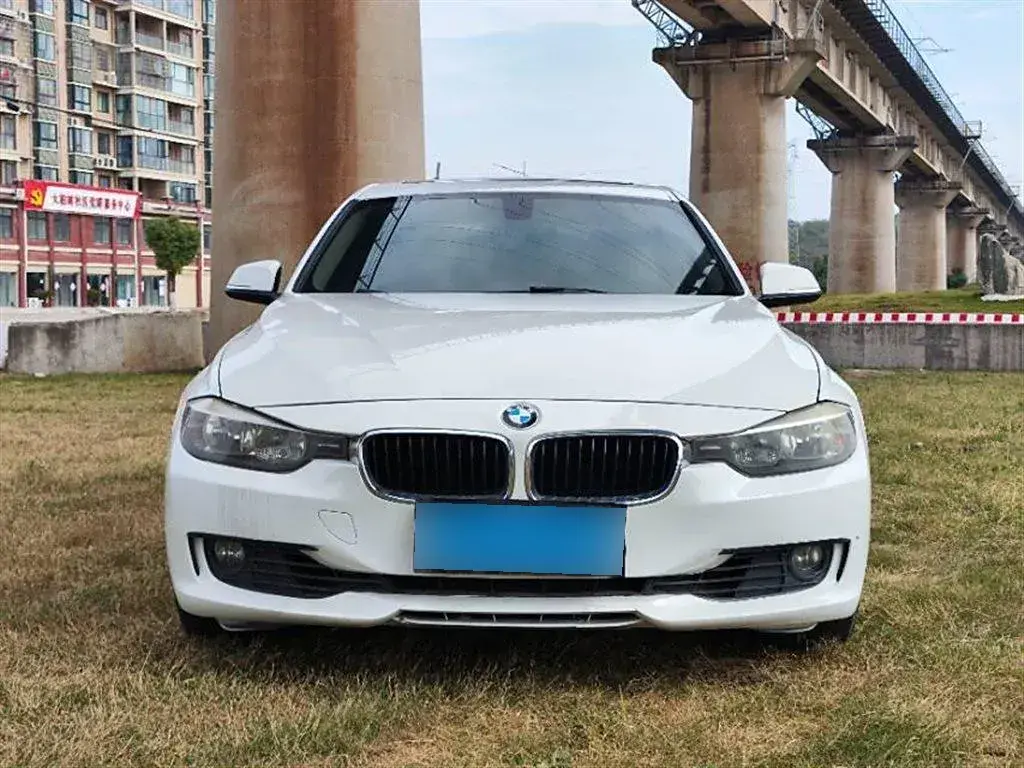 2013 BMW 3 Series 2.0T 184HP L4 8AT