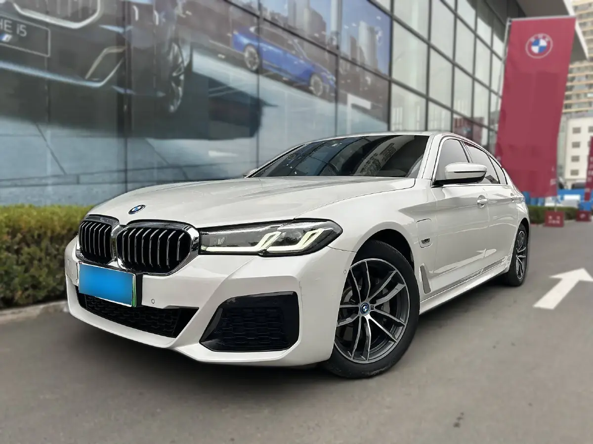 2022 BMW 5 Series 2.0T 184HP L4 8AT PHEV 17.7KWH