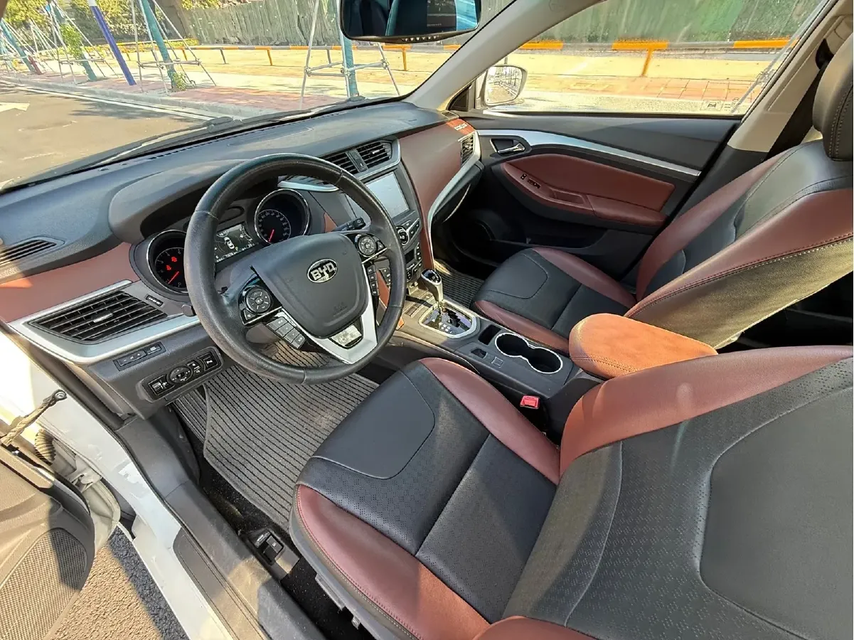 2014 BYD G5 1.5T 154HP L4 6DCT,autocango,china used car exporter,china ev exporter,chinese used car exporter,chinese used ev exporter