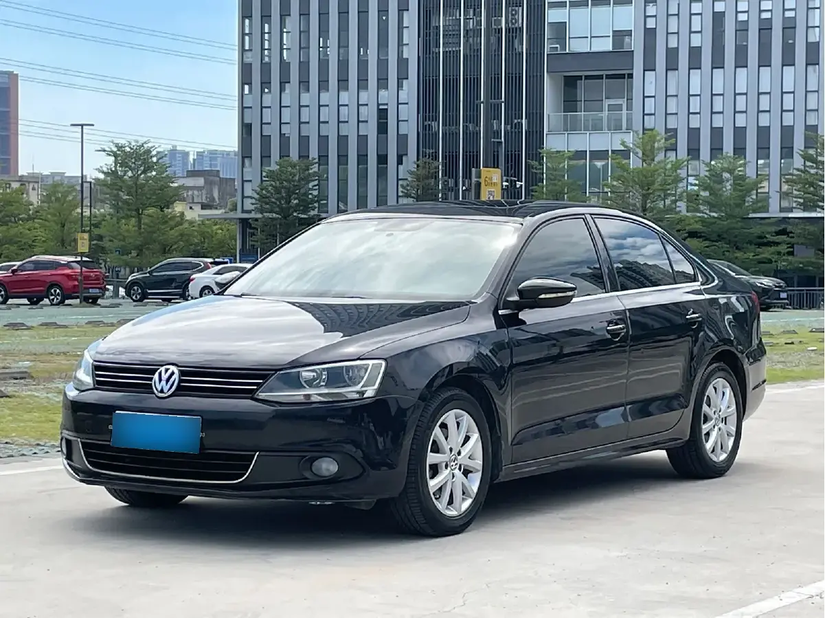 2012 Volkswagen Sagitar 1.6L 105HP L4 5MT