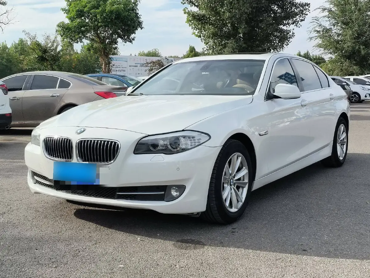 2012 BMW 5 Series 2.5L 204HP L6 8AT