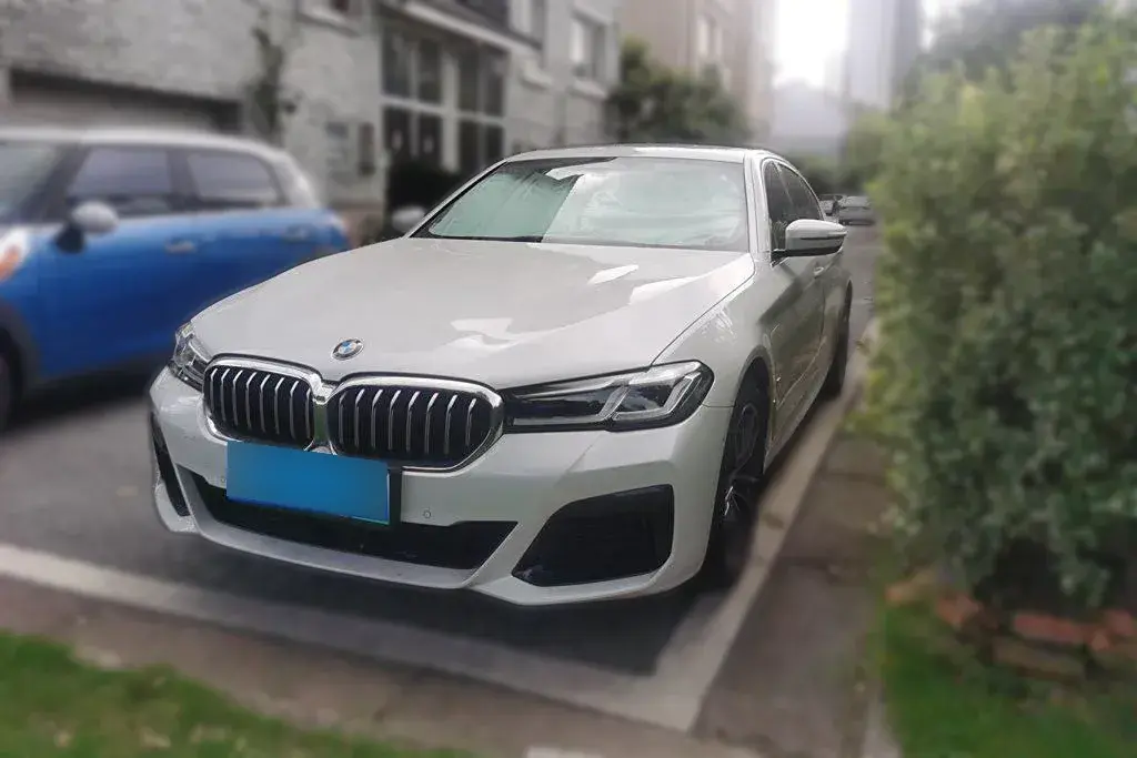 2021 BMW 5 Series 2.0T 184HP L4 8AT PHEV 17.7KWH