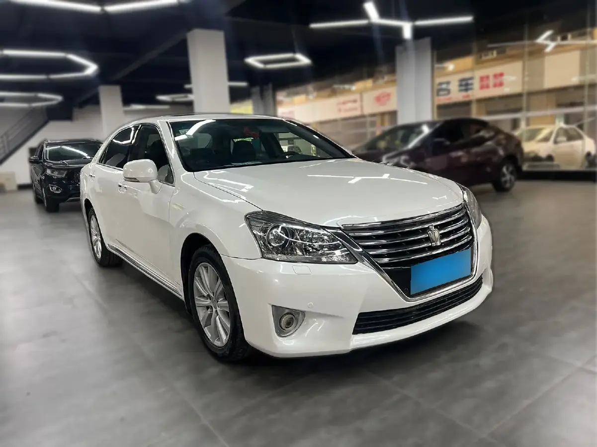 2015 Toyota Crown 2.5L 193HP V6 6AT