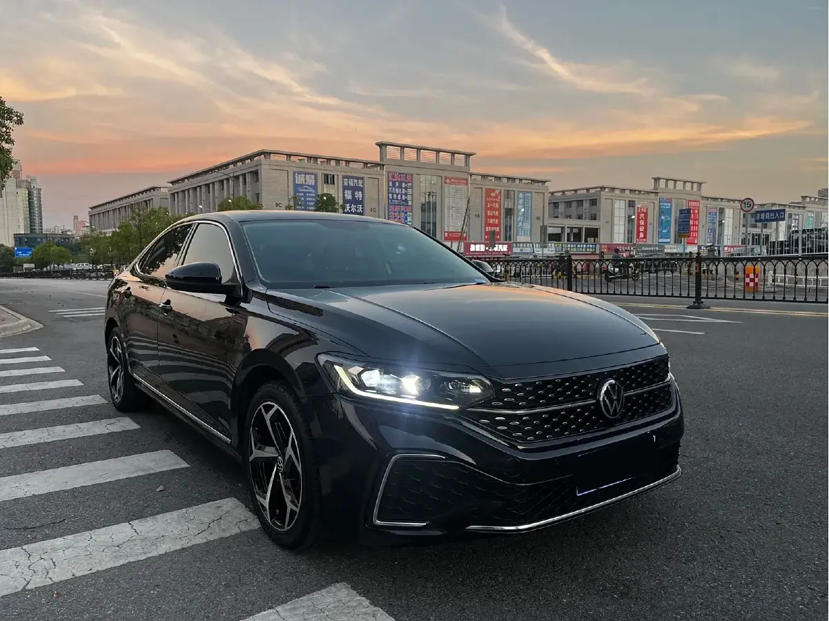 2022 Volkswagen Passat 2.0T 186HP L4 7DCT