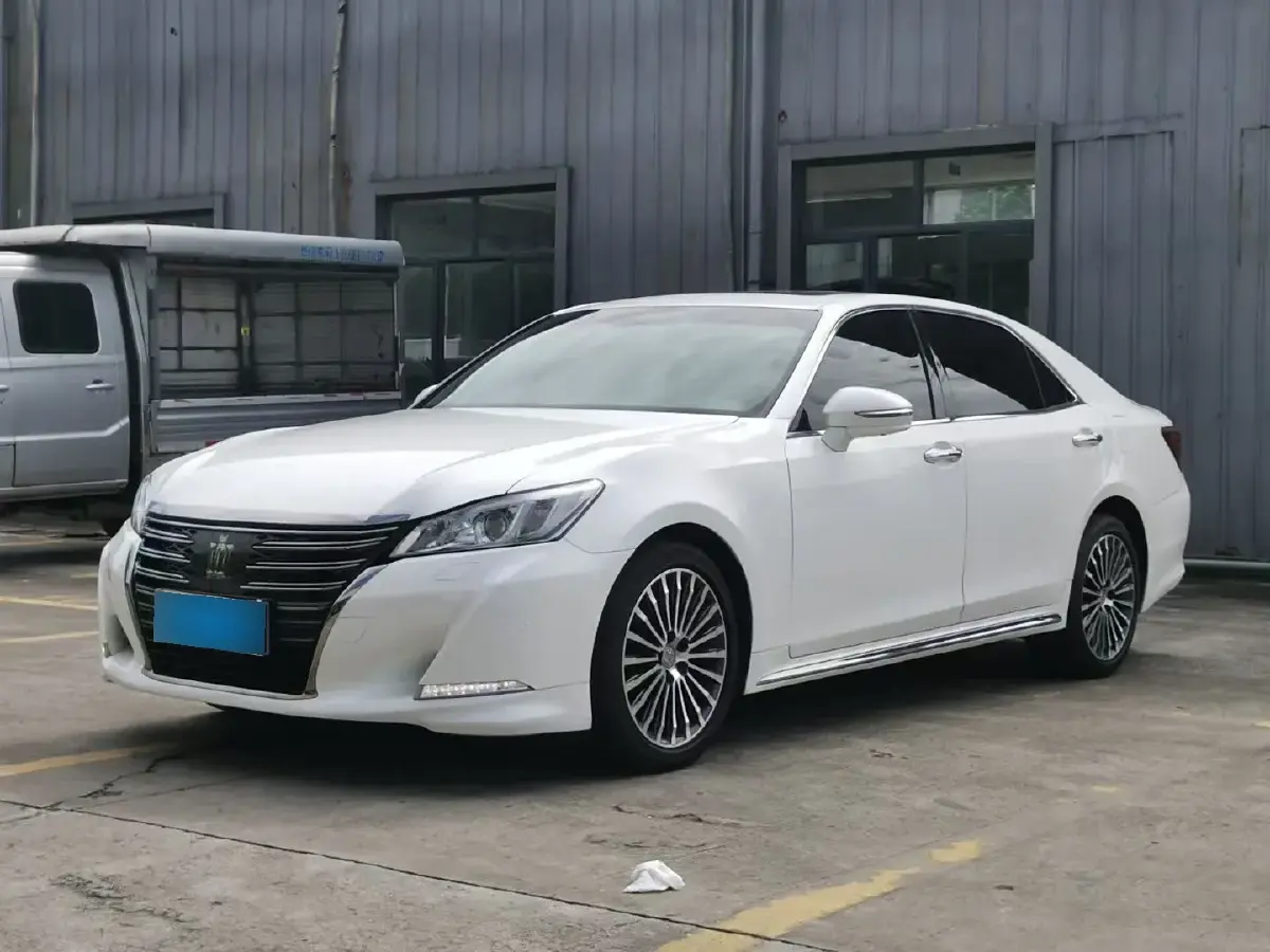 2018 Toyota Crown 2.0T 235HP L4 8AT