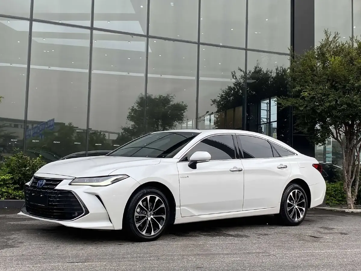 2022 Toyota Avalon 2.5L 178HP L4 E-CVT Hybrid