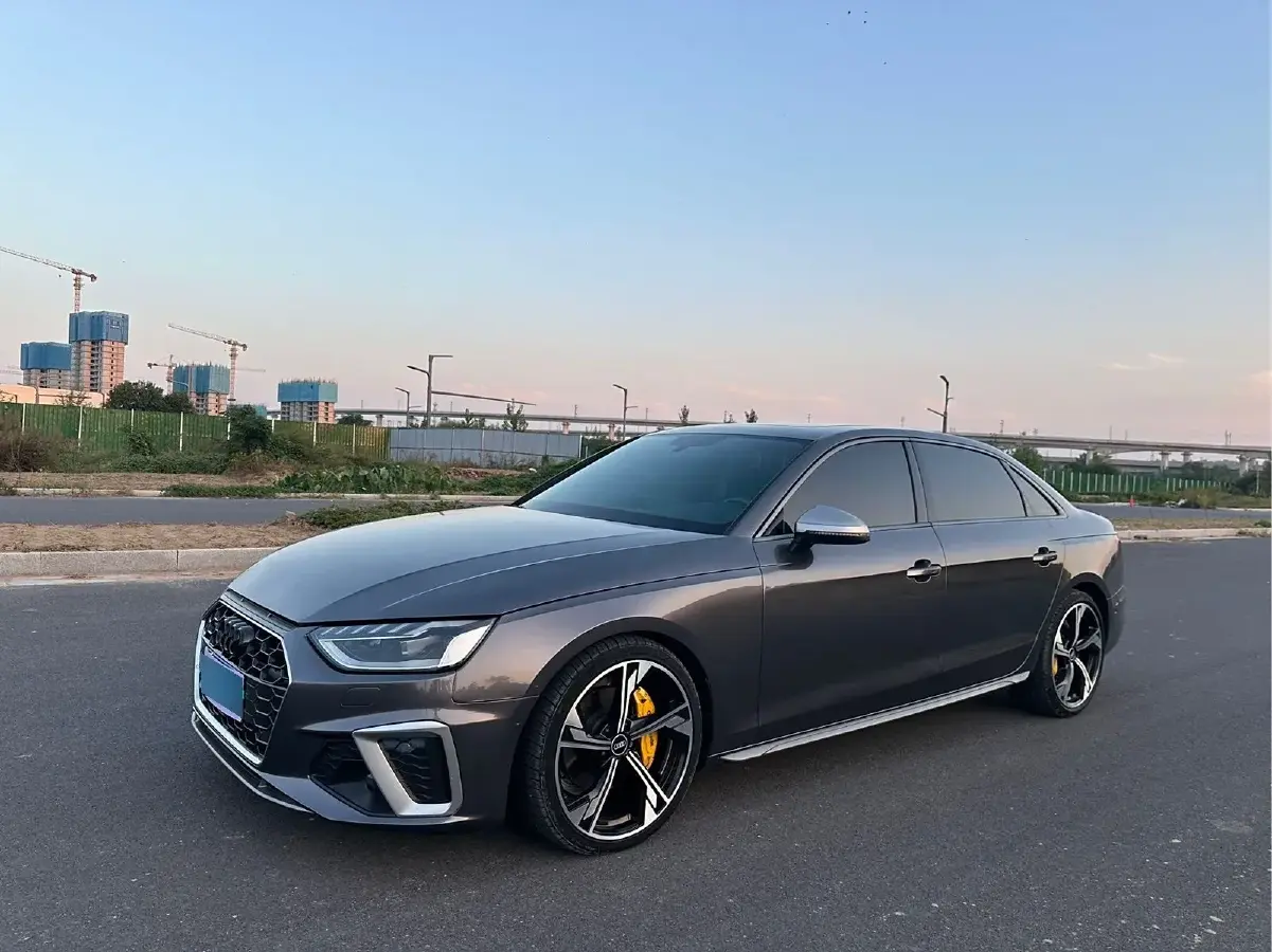 2022 Audi A4L 2.0T 190HP L4 7DCT